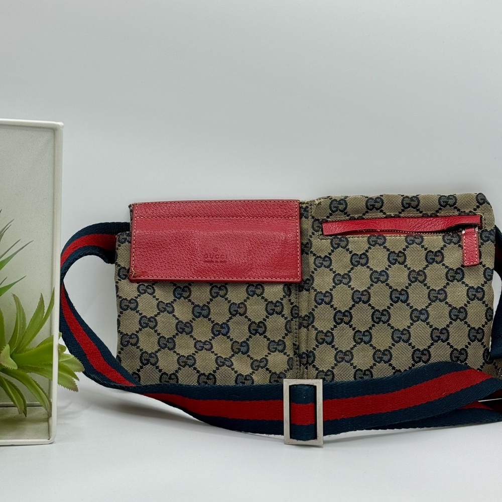 Gucci waist / belt/ shoulder bag